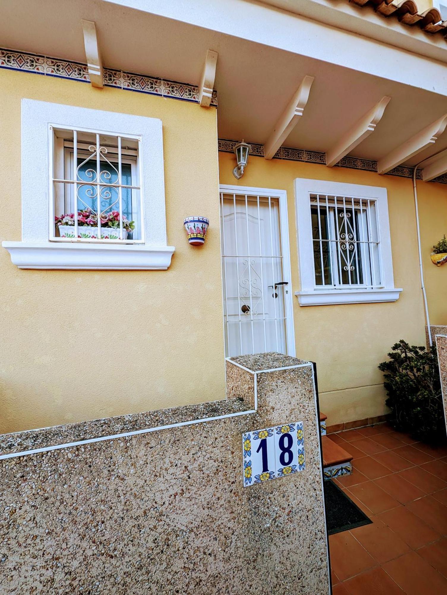 2 Bedroom Algorfa Townhouse With Pool Castillo de Montemar Extérieur photo
